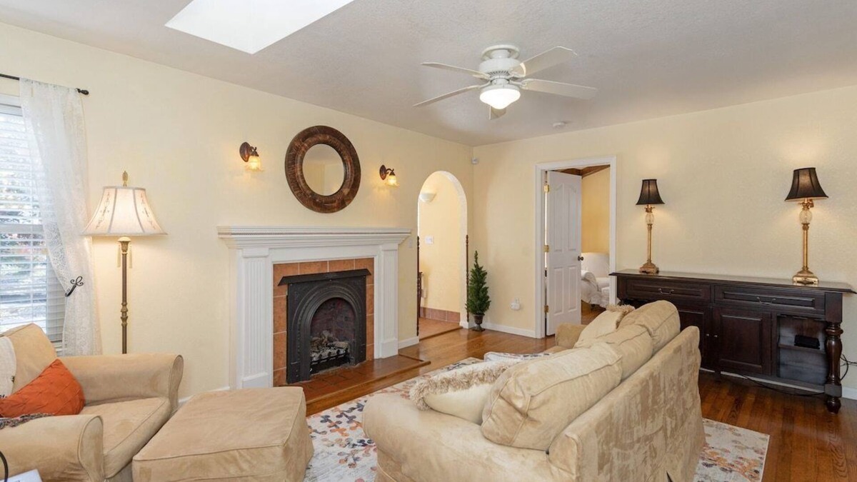 Sylvan Heights House | Convenient in-town location! Quiet, clean, and cozy cottage, 1mi to Main St HVL