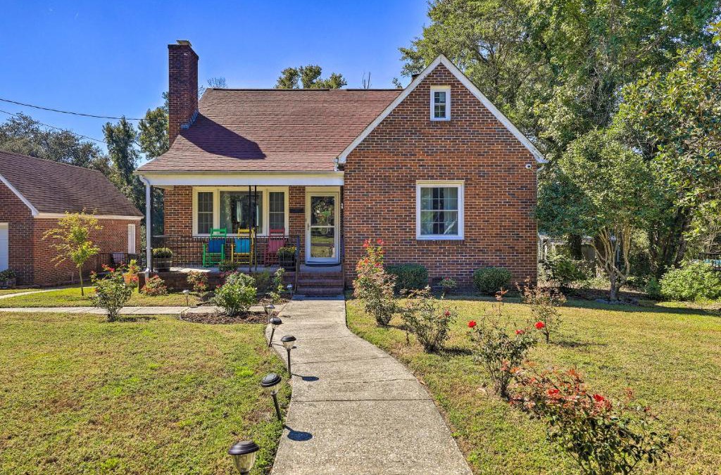 Jacksonville House | Convenient Jacksonville Home with Yard and Patio!