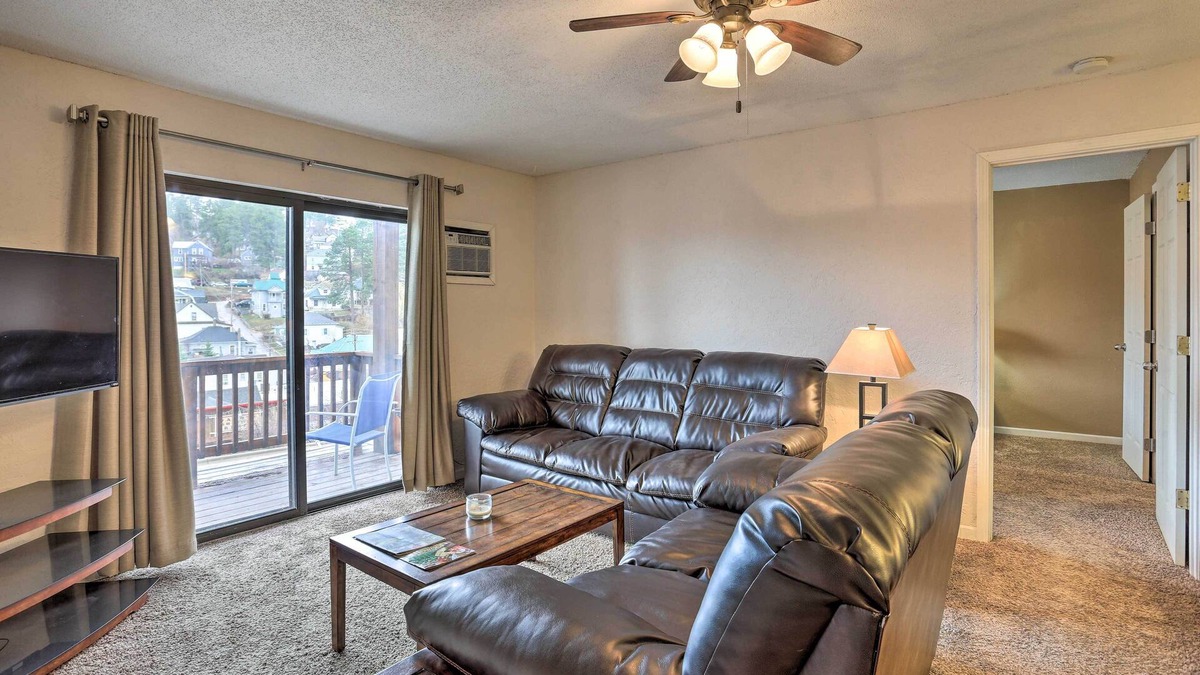 Deadwood Condo | Convenient Lead Condo w/ Deck & Town Views!