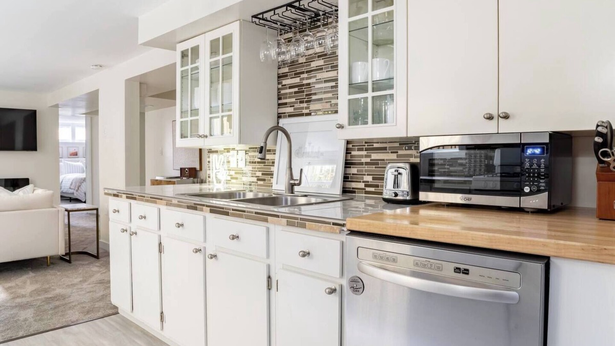 West Queen Anne Apartment | Convenient location! The Urban Oasis