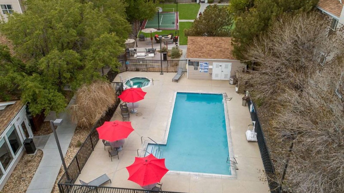Reno/Tahoe Airport Resort | Convenient Location! Unit with Fully-equipped Kitchen and FREE Breakfast!