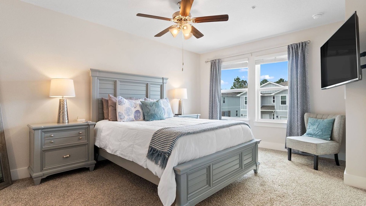 Pine Forest House | Convenient Location with Community Pool
