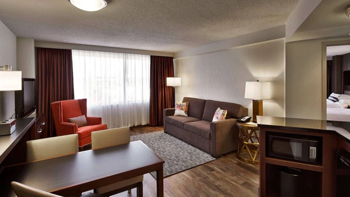 Friendship Heights Hotel | Convenient Metro Access | Modern Accommodations | Pool | 4 Units