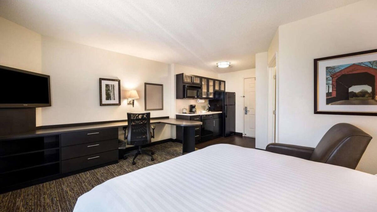 Santa Clara Resort | Convenient Silicon Valley Accommodation! Stuite with Private Full Kitchen!