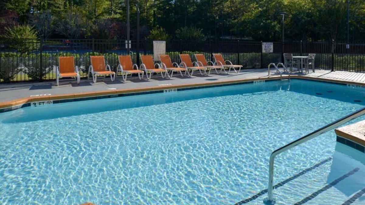 Clemson Hotel | Convenient Stay near Downtown Pendleton - Perfect for Business Travelers