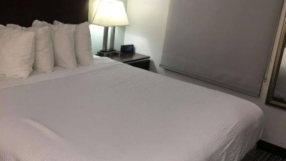 Anaheim Resort Hotel | Convenient Stay Near LAX – Close to Venice Beach, Hollywood & Disneyland