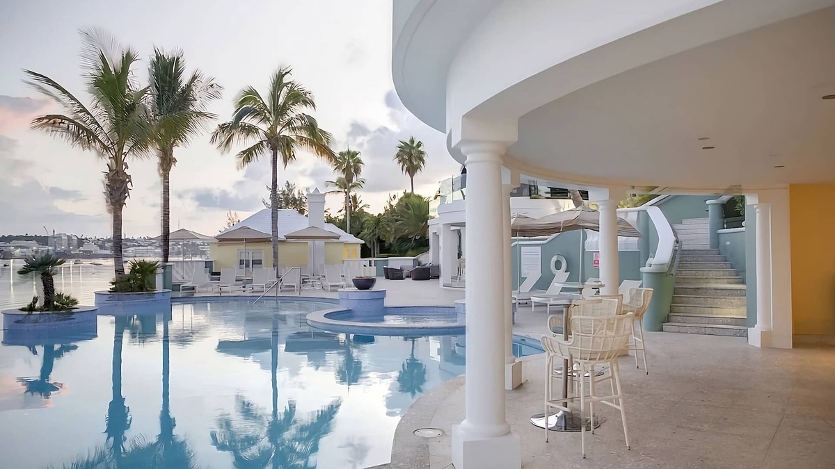 Paget Hotel | Convenient Stay! Outdoor Pool, FREE Parking Close to Point Pleasant Park!