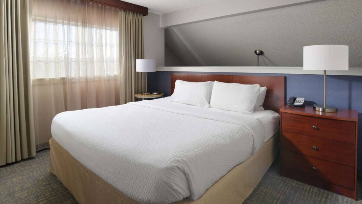 Northeast Heights Hotel | Convenient Stay, Superb Location! 3 Modern Units, Free Breakfast, w/Pool