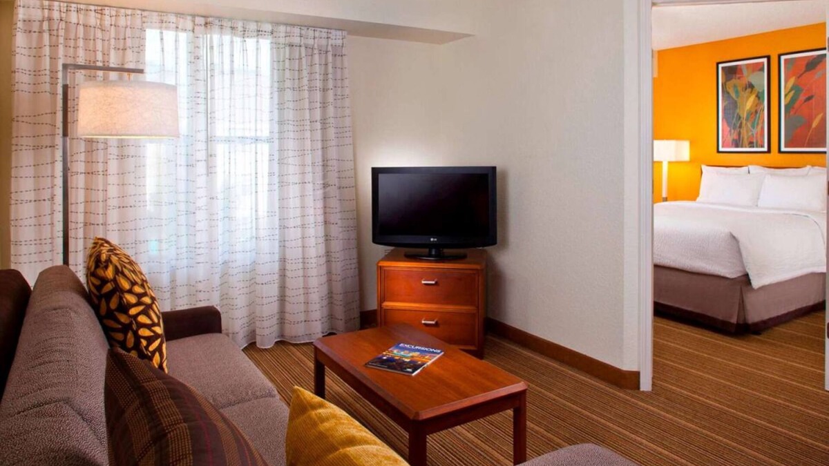 Homewood Hotel | Convenient Stay, Superb Location! 2 Posh Units close to Birmingham Zoo
