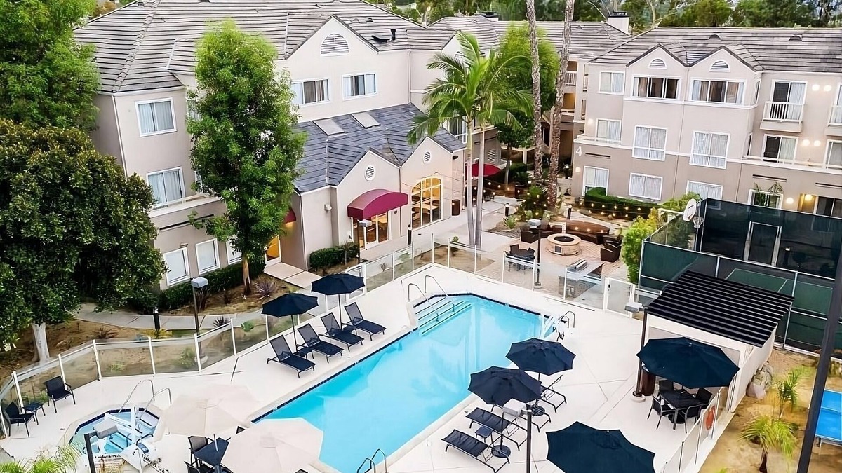 Carmel Mountain Ranch Apartment | Convenient Stay, Superb Location, Free Breakfast, Pets Allowed, Parking