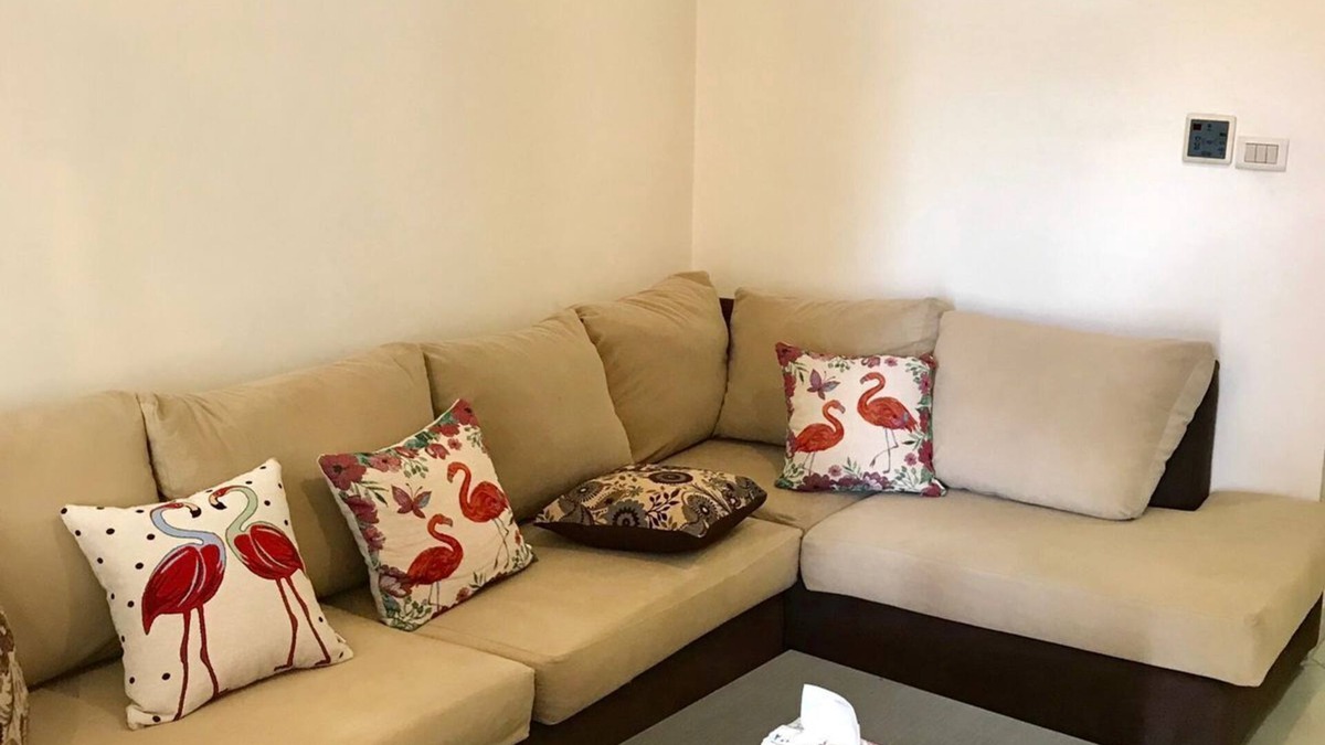 Al Swaifyeh Apartment | Convenient studio 13 mins to downtown - few steps to great food, cafes, shops