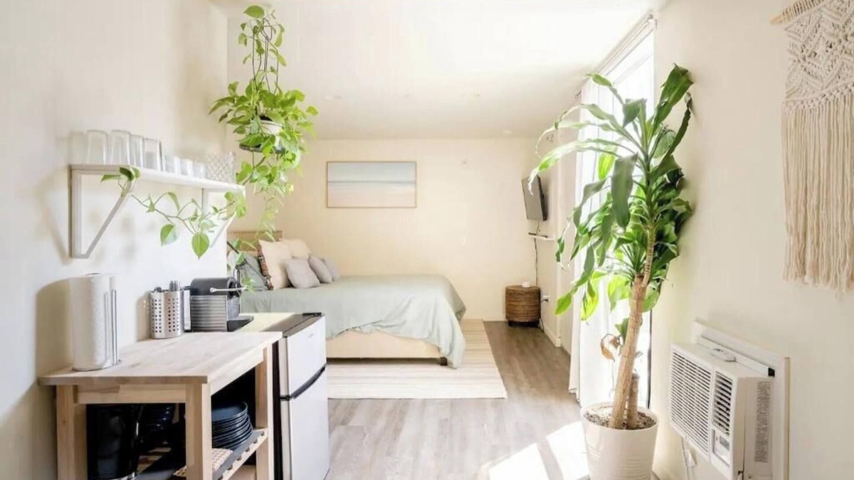 Downtown San Diego Apartment | Convenient Studio w/Queen bed - Prime Location in Little Italy!
