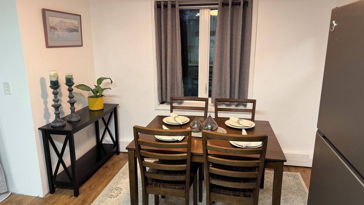 North Pole Apartment | Convenient to ALL things “North Pole”