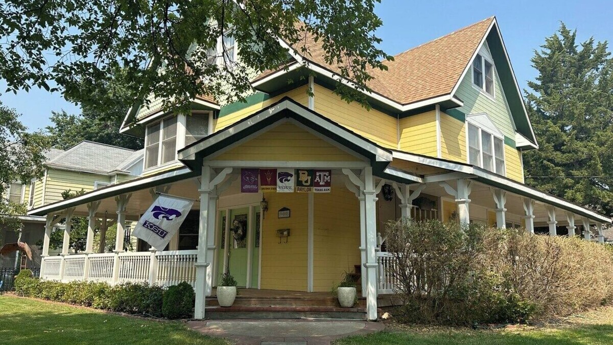 Manhattan Apartment | Convenient Victorian suite near City Park, Aggieville, Campus and Downtown