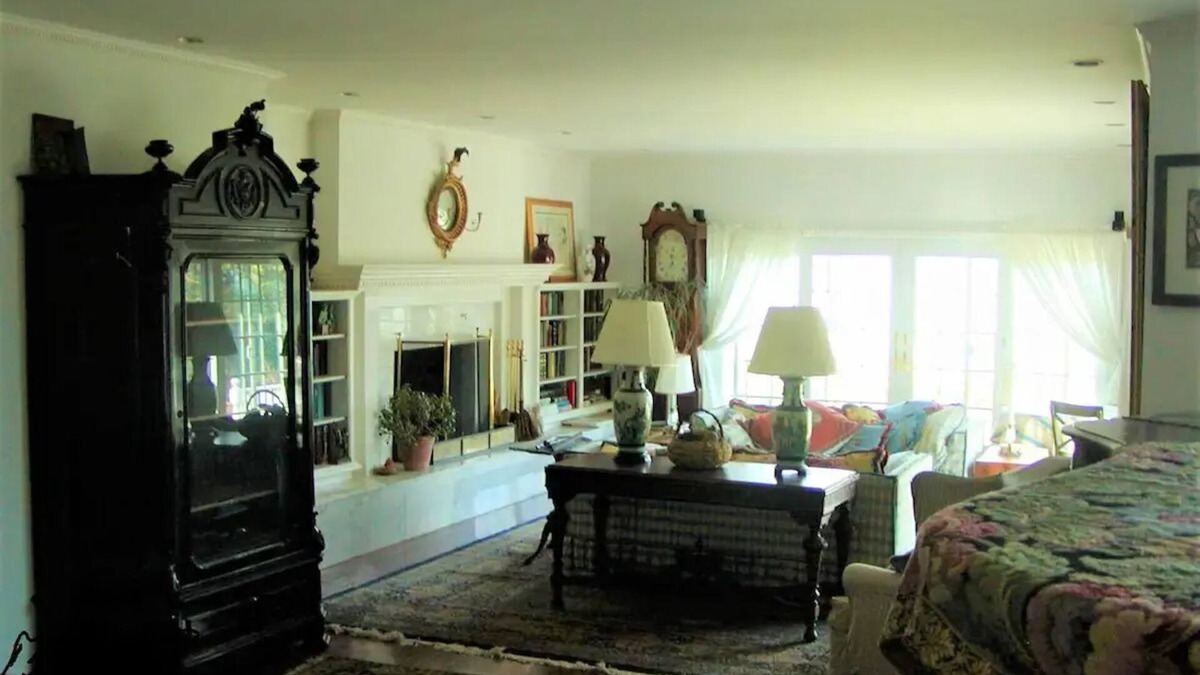 Norwich House | Convenient Whispering Pines Estate Panoramic Viewsnn