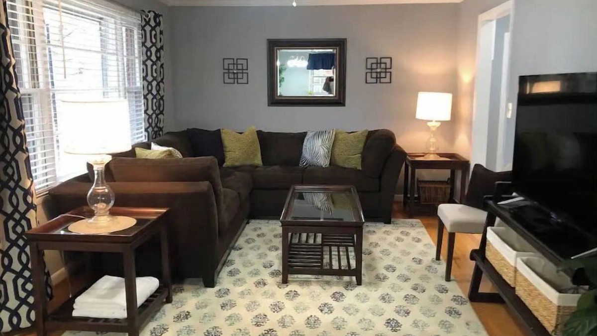 Fuquay-Varina House | Conveniently Accommodating Minutes to town