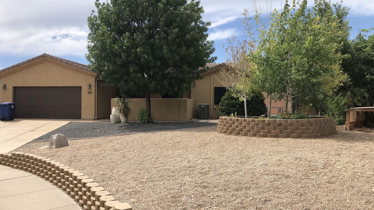La Verkin House | Conveniently close to St. George, Zion, Bryce & the Grand Canyon.