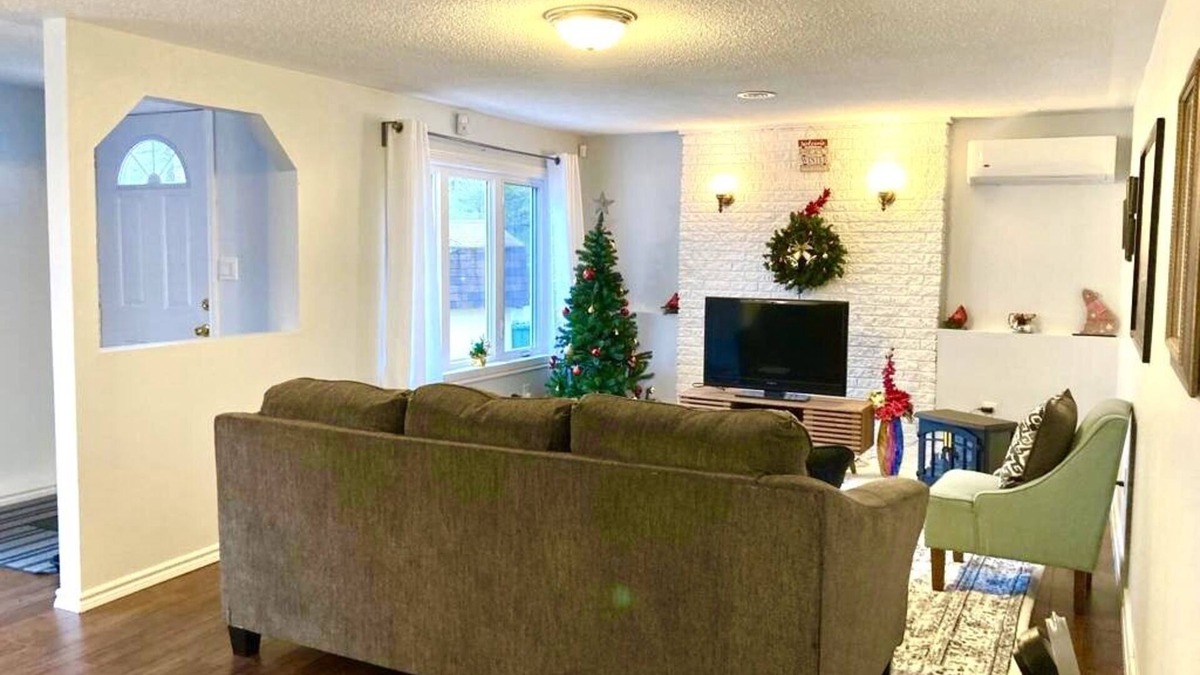 Lower Sackville House | Conveniently located 2BR Unit, close to shopping center