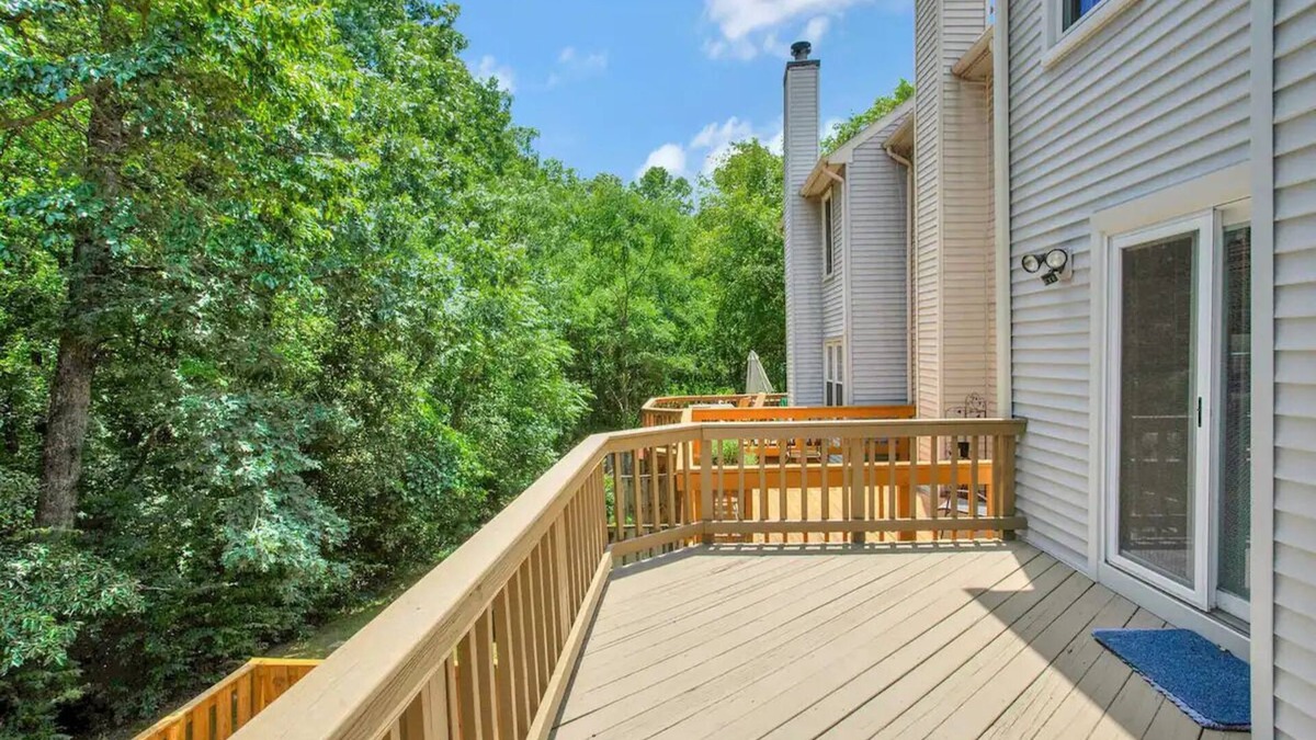 Franconia House | Conveniently Located Alexandria Townhouse