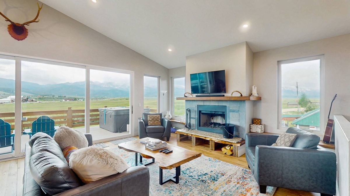 Tabernash House | Conveniently located home with wifi, hot tub & great views - dog friendly