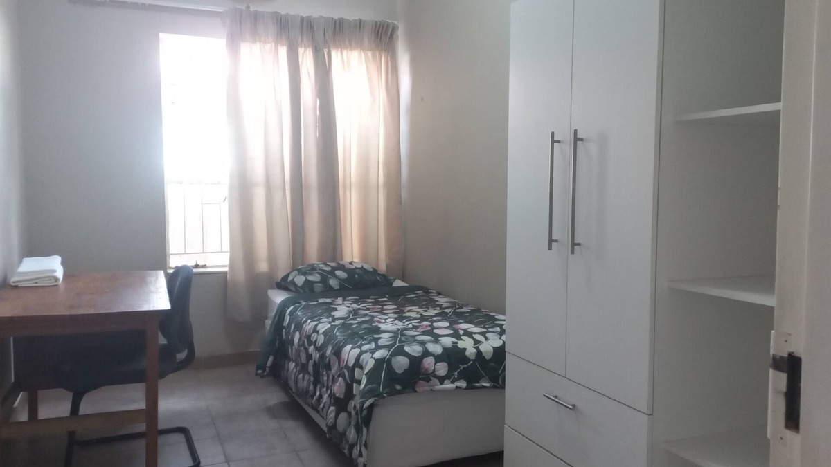 Greater Johannesburg Metropolitan Area House | Conveniently situated in the suburb of Brixton, Close to major hospitals and UJ.
