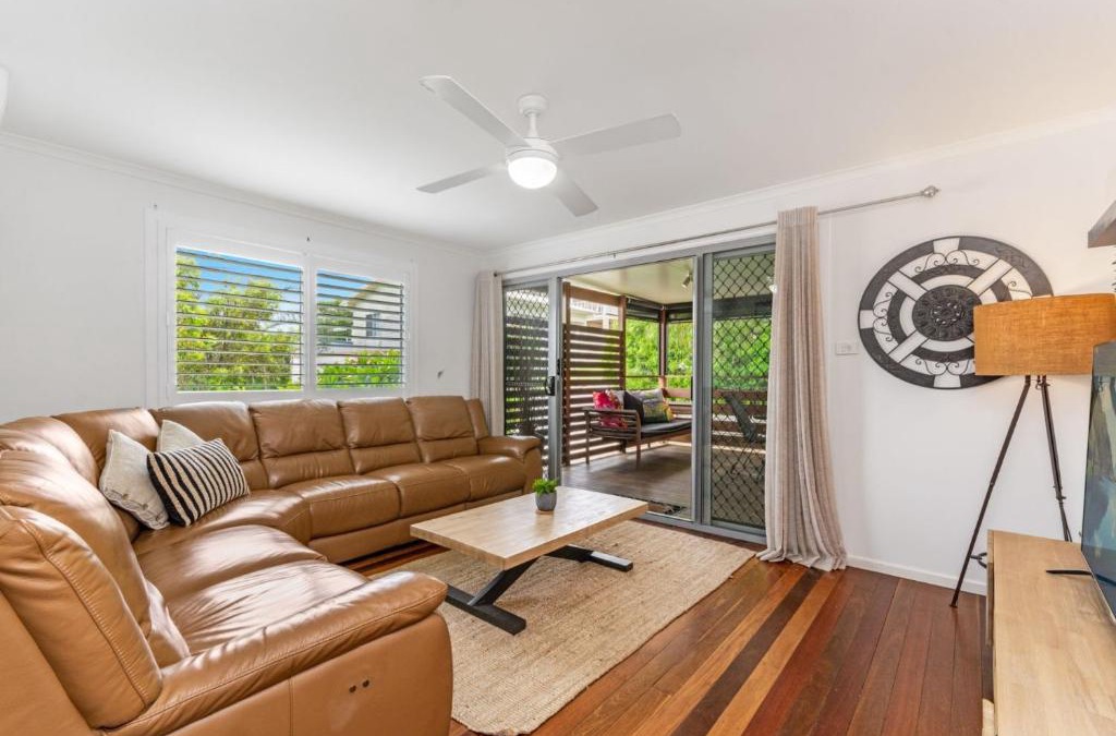 Yamba House | Convent Cottage - Pet friendly home in the centre of town