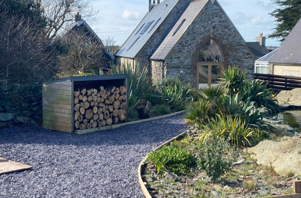 Amlwch House | Converted chapel - Sant Pedr Newydd - with sea views