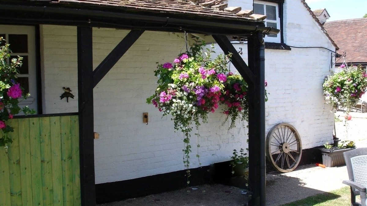 New Forest District Cottage | Converted from a old dairy into a beautiful, quaint cottage in The New Forest.