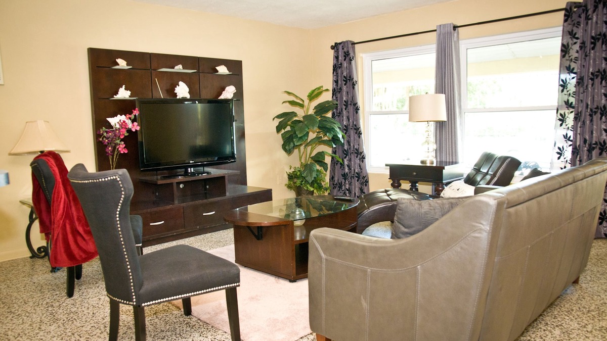 Altamonte Springs House | Conviniently located in the heart of beautiful Altamonte Springs. Close to parks