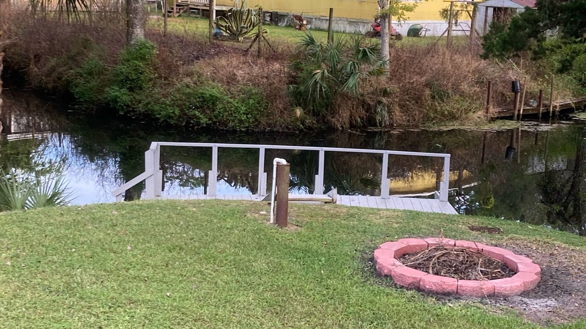 Chassahowitzka House | COOL CHAZ Waterfront River Rental-4Kayaks-1Canoe-2docks-boathouse