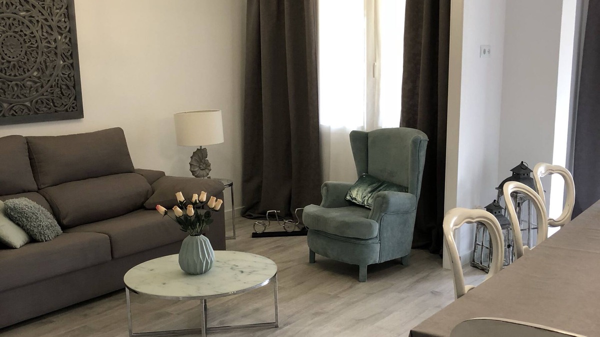 La Maternitat i Sant Ramon Apartment | Cool Chick and Comfortable Flat, Close to FCB stadium. 2 Bahtrooms.Free wifi