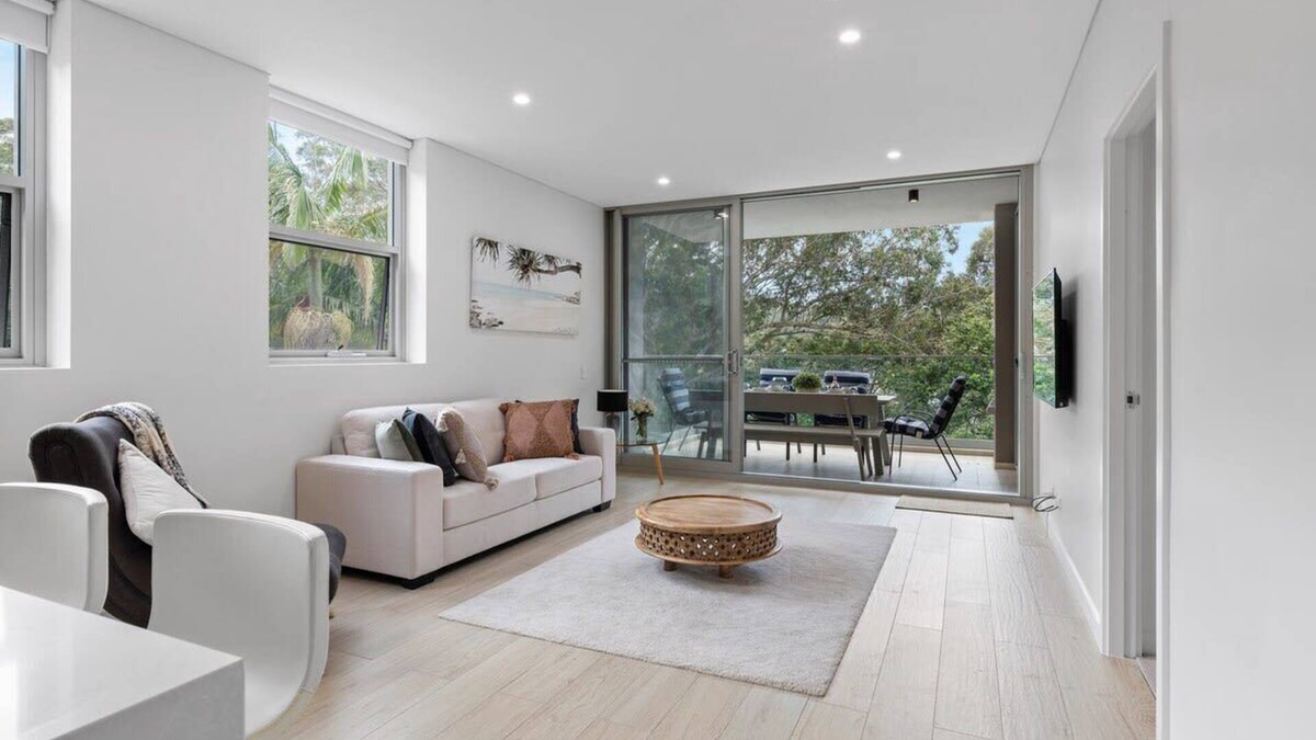 Gosford Apartment | Cool Coastal Pad with Panoramic Water Views