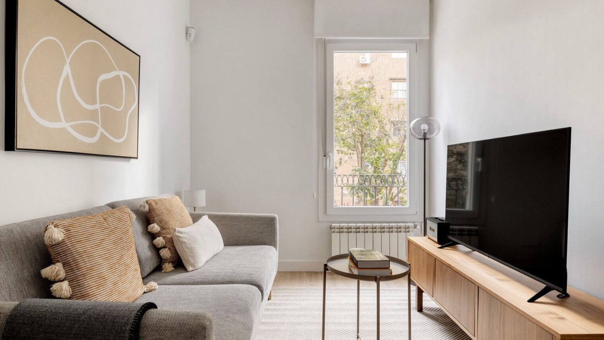 Salamanca Apartment | Cool Fuente del Berro 1BR w/Evelvator, nr M30 Avenue, by Blueground