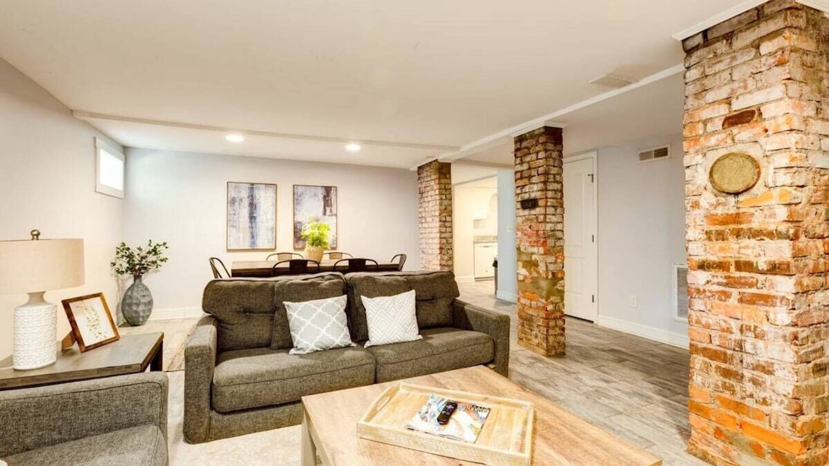 Wesley Heights House | Cool Guest House. Close to Uptown. Walk Everywhere