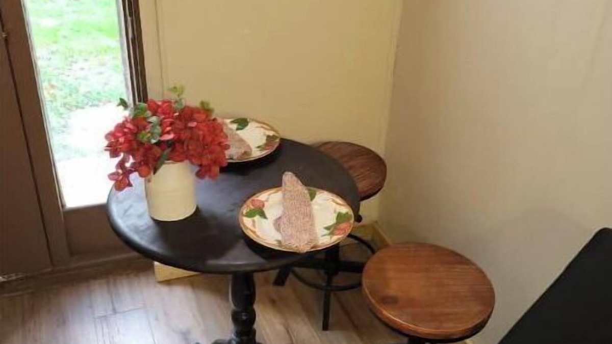 Frederick Other | Cool Smokehouse on historic Manor House grounds!