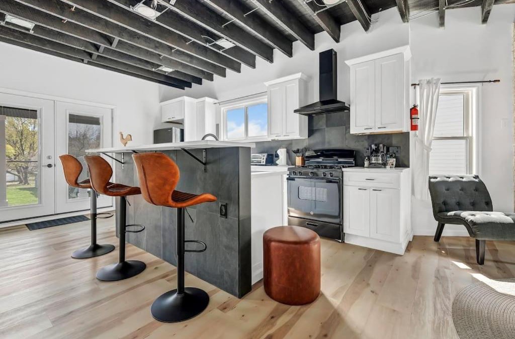 Front Park Apartment | Cool Urban Stay Downtown Loft