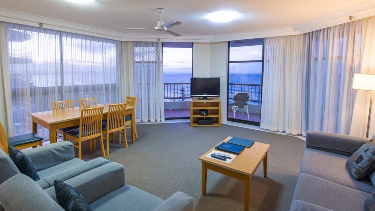 Coolangatta Resort | Coolangatta Absolute Beachfront Apart. sleep 6 avail. 27th Dec. 2025t - 10th Jan