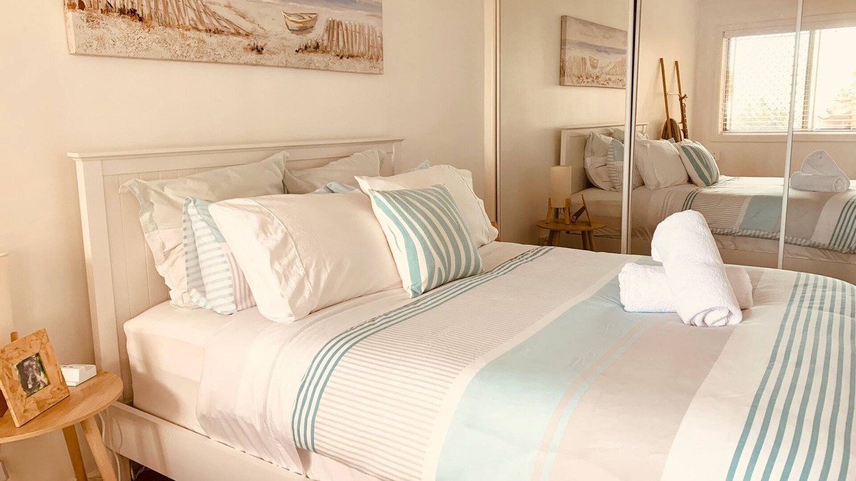 Coolangatta House | Coolangatta, Gold Coast unit walk to beach & shops