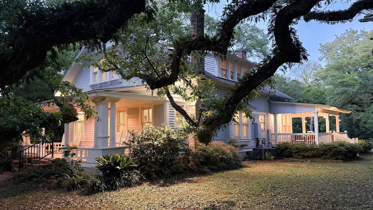 Montrose House | Coolest House in Fairhope! 2x King Beds! Porches!