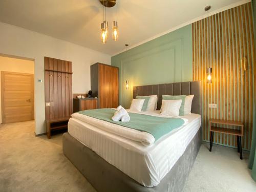Constanta Hotel | CoolKush Boutique