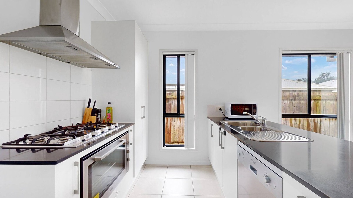 Coomera House | Coomera Family Home - Sleeps up to 8 People