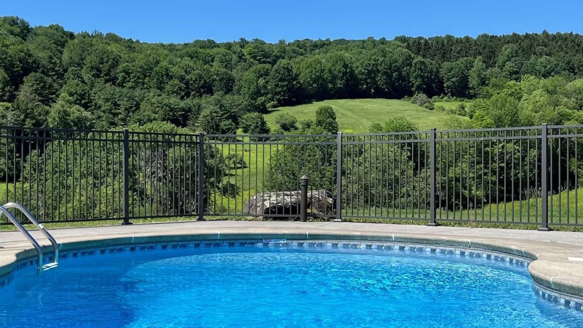 Fly Creek House | Coop Diamonds Luxury Rentals @ Honey Joe Acres