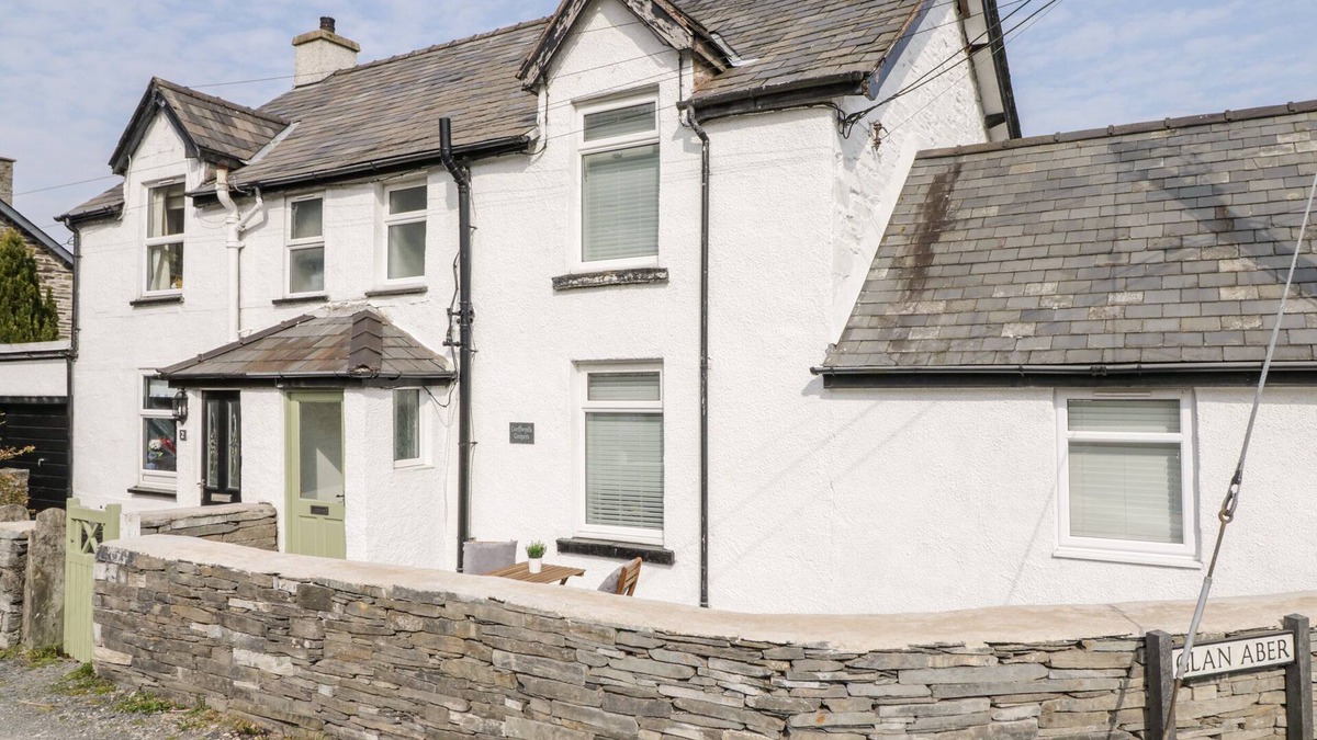 Dolwyddelan House | COOPER'S REST (GORFFWYSFA COOPERS), pet friendly in Dolwyddelan