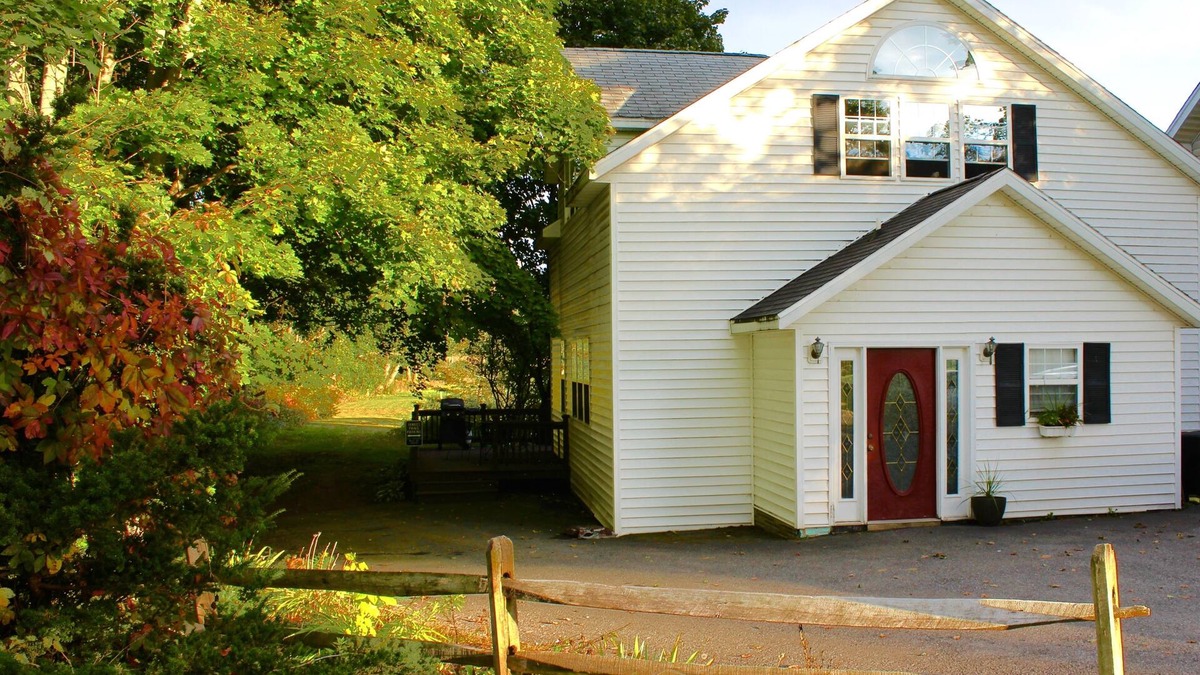 Otego House | Cooperstown Baseball Rentals - CREEKSIDE CHALET