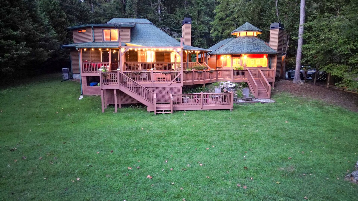 Ellijay Cabin | Coosawattee Riverfront Cabin w/Outdoor Gazebo, EV Charging & Flat Backyard