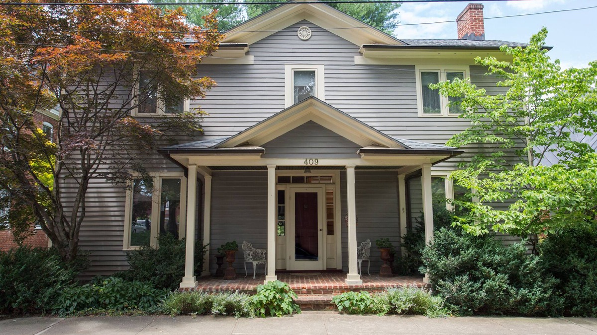 North Downtown House | Cope Foster - King room | Downtown Cville!