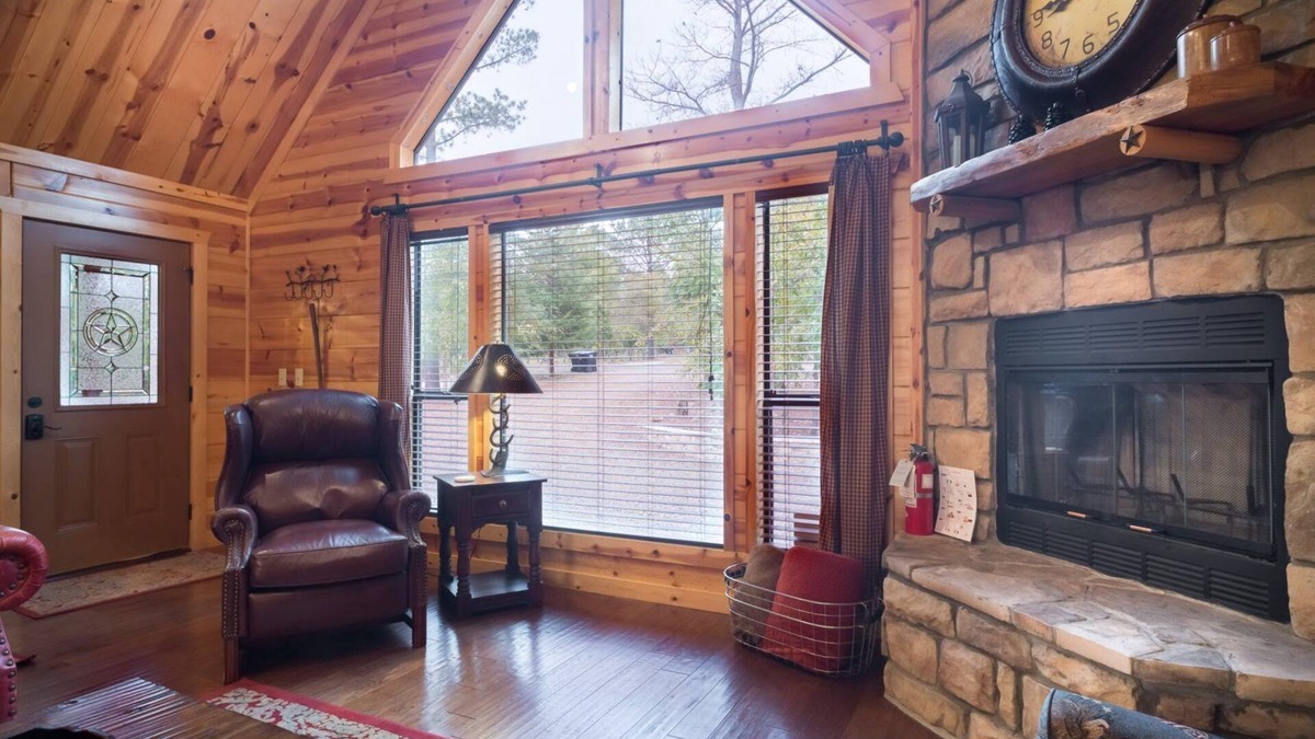 Hochatown Cabin | Copper Creek: Sleep 8, Hot Tub, Game Room w Pool Table, ,Seasonal Creek