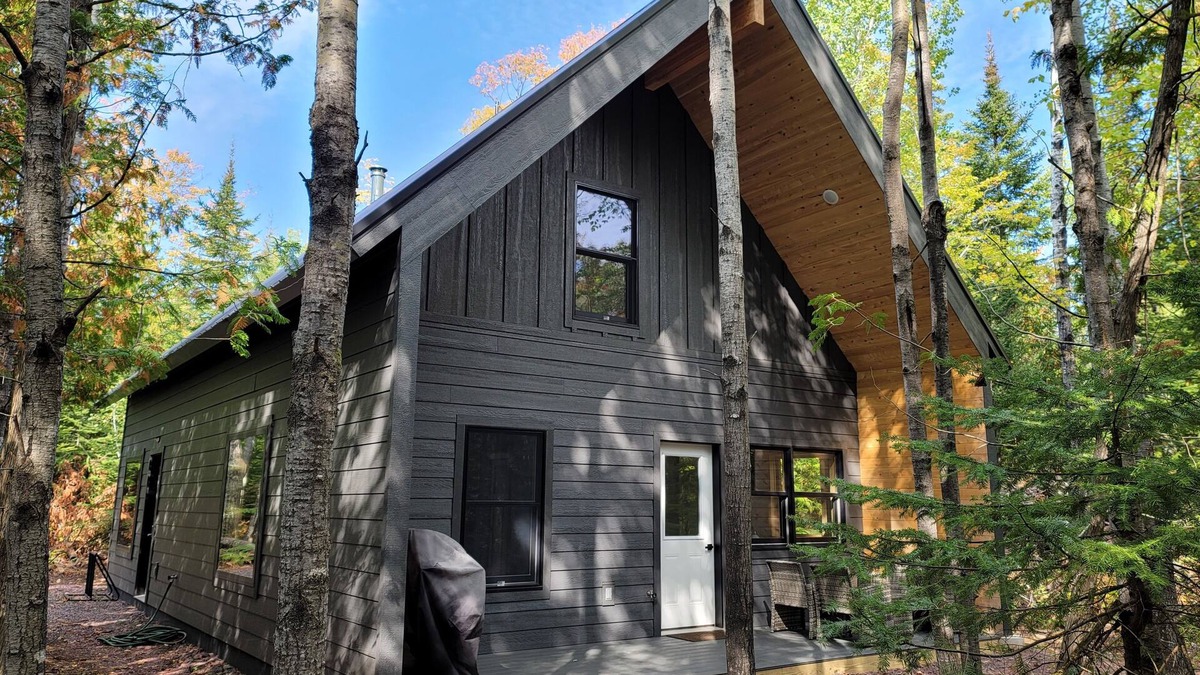 Copper Harbor House | Copper Harbor Chalet. A 2 bed/2 bath cozy wooded retreat near Lake Superior
