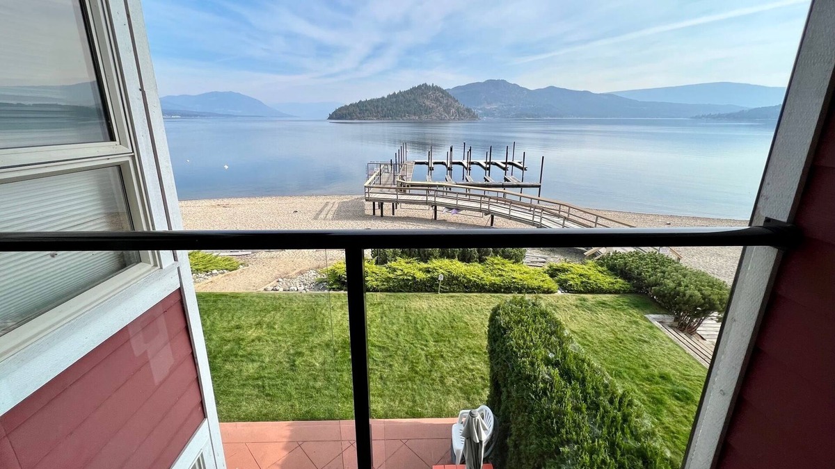 Scotch Creek House | Copper Island View Townhouse