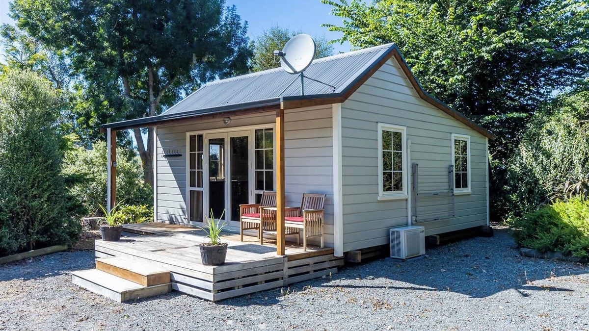 Fairlie Cottage | Copper John, close to the Ski Fields here in the McKenzie. Quiet and private.